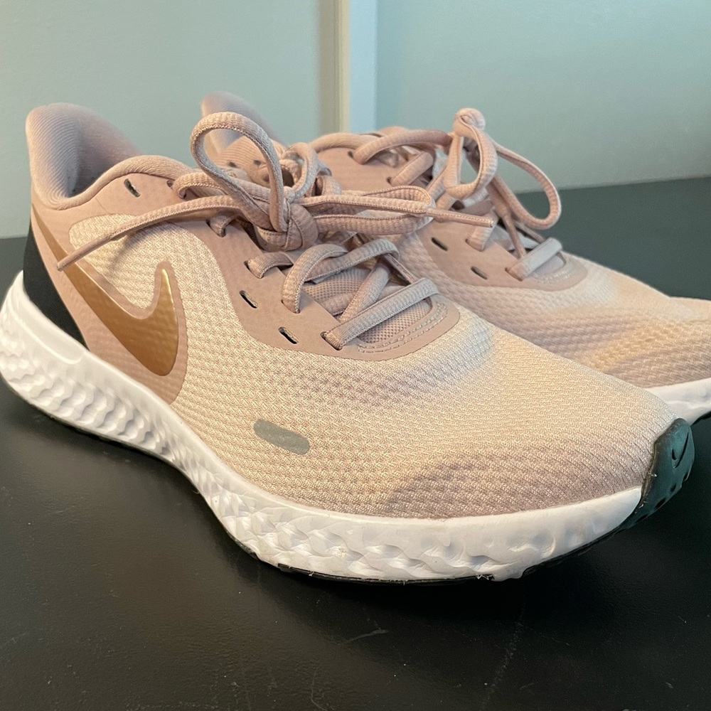 Nike Revolution size 7